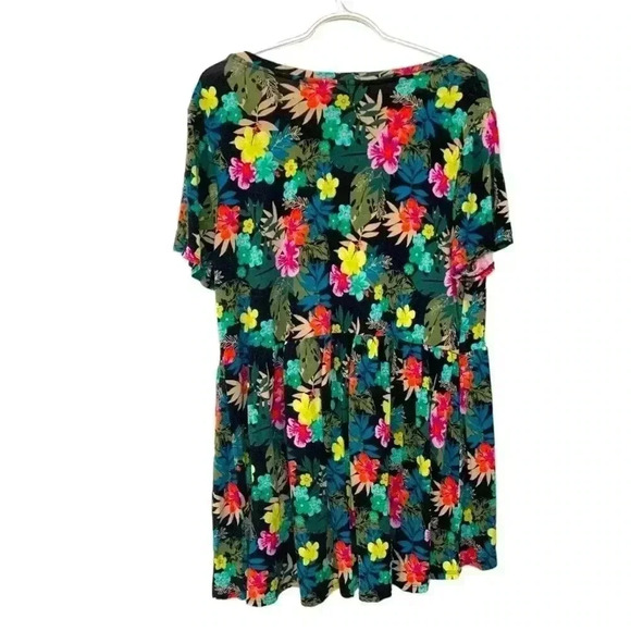 terra & sky tunic style, rayon/spandex, medium weight, floral Summer  top - Picture 3 of 6
